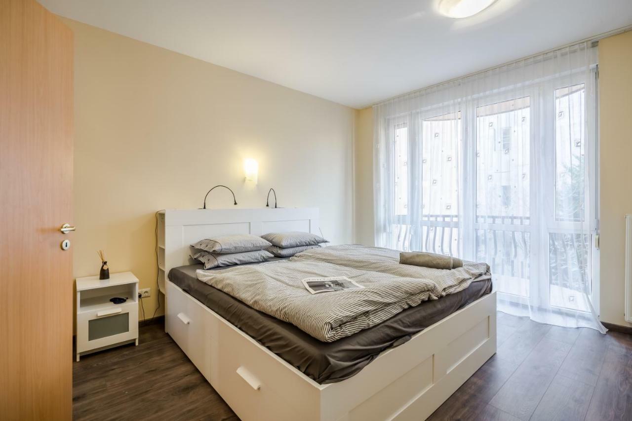 Bpr Vivid Downtown Vibe With Balcony Apartman Budapest Kültér fotó