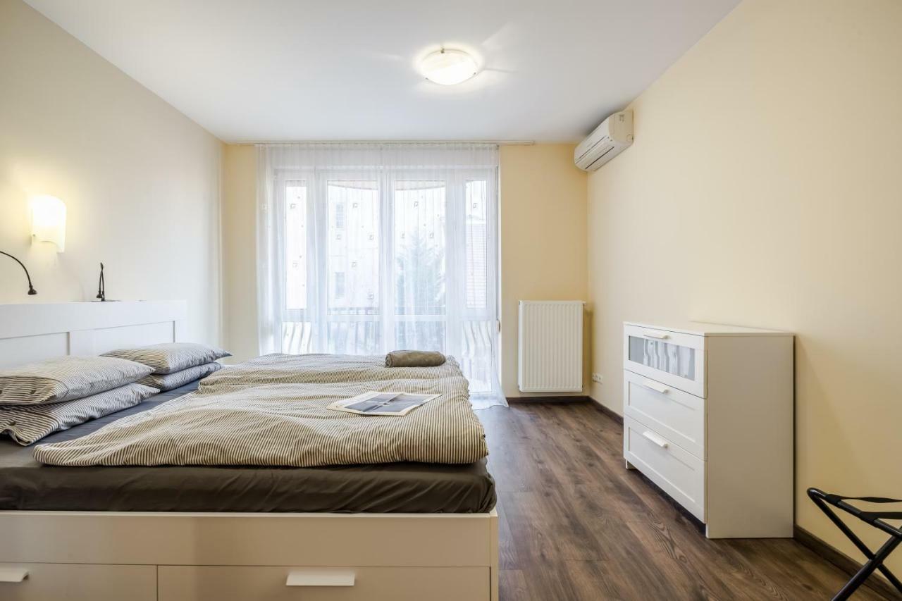 Bpr Vivid Downtown Vibe With Balcony Apartman Budapest Kültér fotó