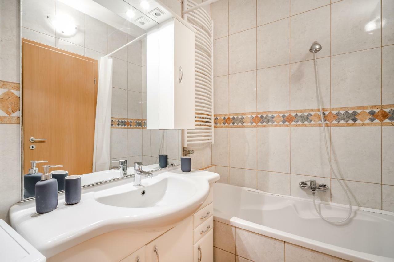 Bpr Vivid Downtown Vibe With Balcony Apartman Budapest Kültér fotó